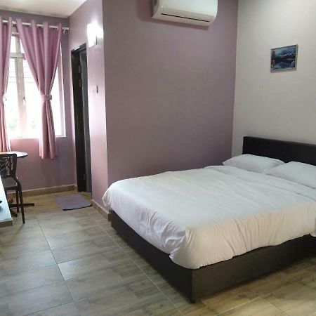 Purple Dream Home Teluk Panglima Garang Exterior photo